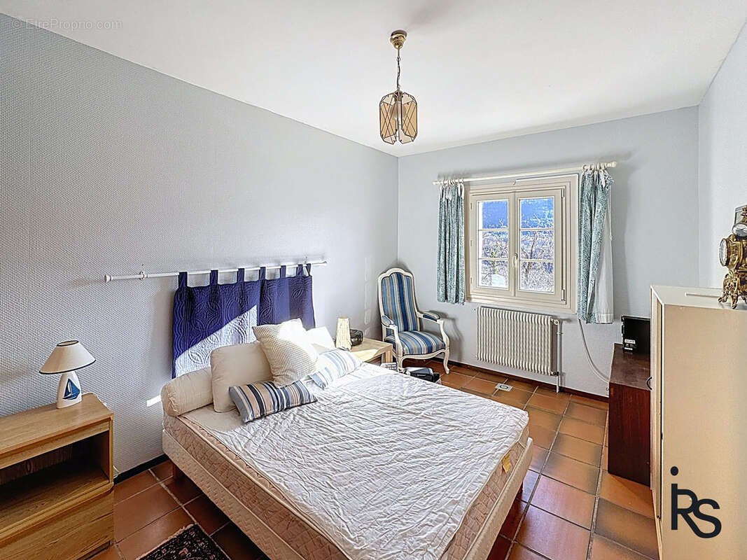 Maison à SAINT-ETIENNE-DE-BOULOGNE