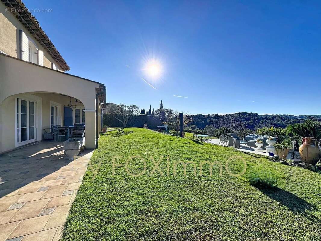 Sur la Côte d'Azur, Villeneuve limite Biot ,Parc de Vaugrenier, calme , piscine , jardin, garage - photo 3