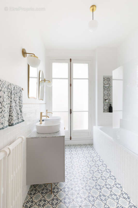 Appartement à PARIS-16E