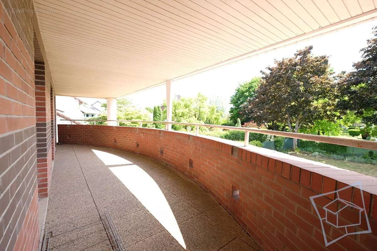 Maison à VOISINS-LE-BRETONNEUX