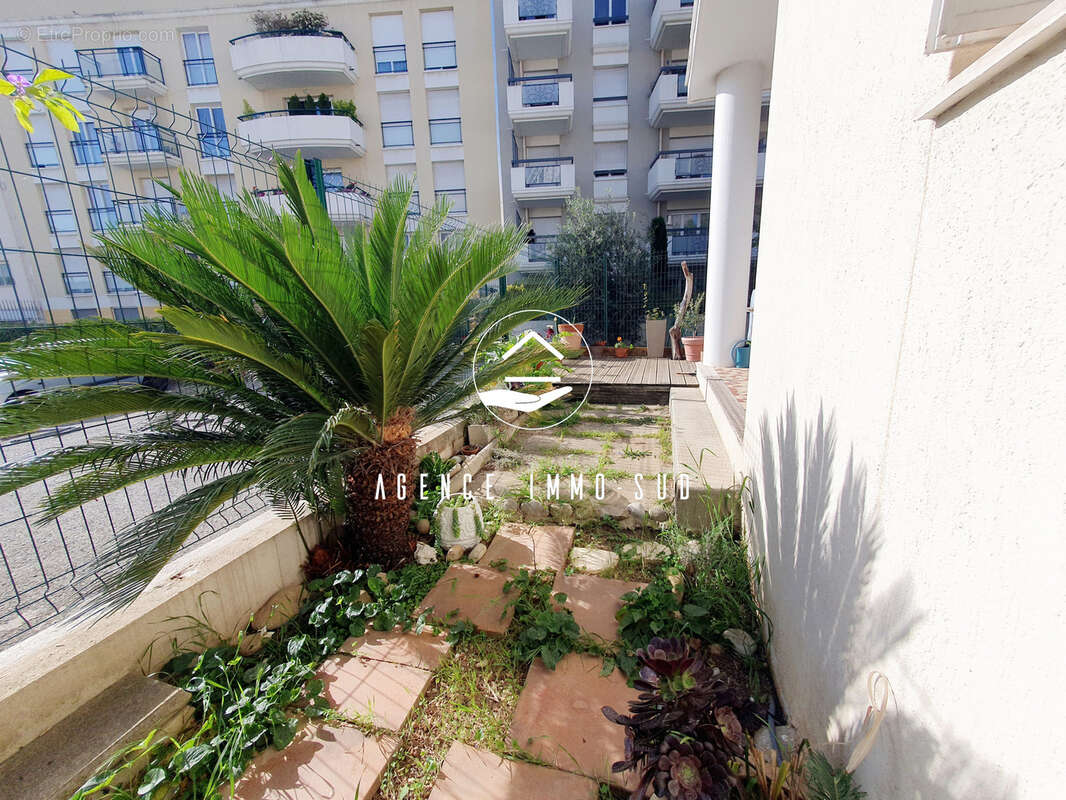 Appartement à SAINT-LAURENT-DU-VAR