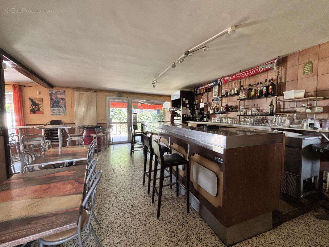 Commerce à RODILHAN