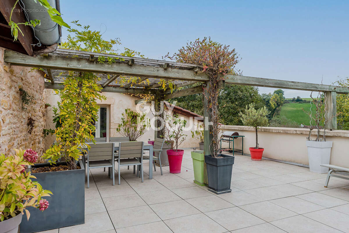 Appartement à POUILLY-LE-MONIAL