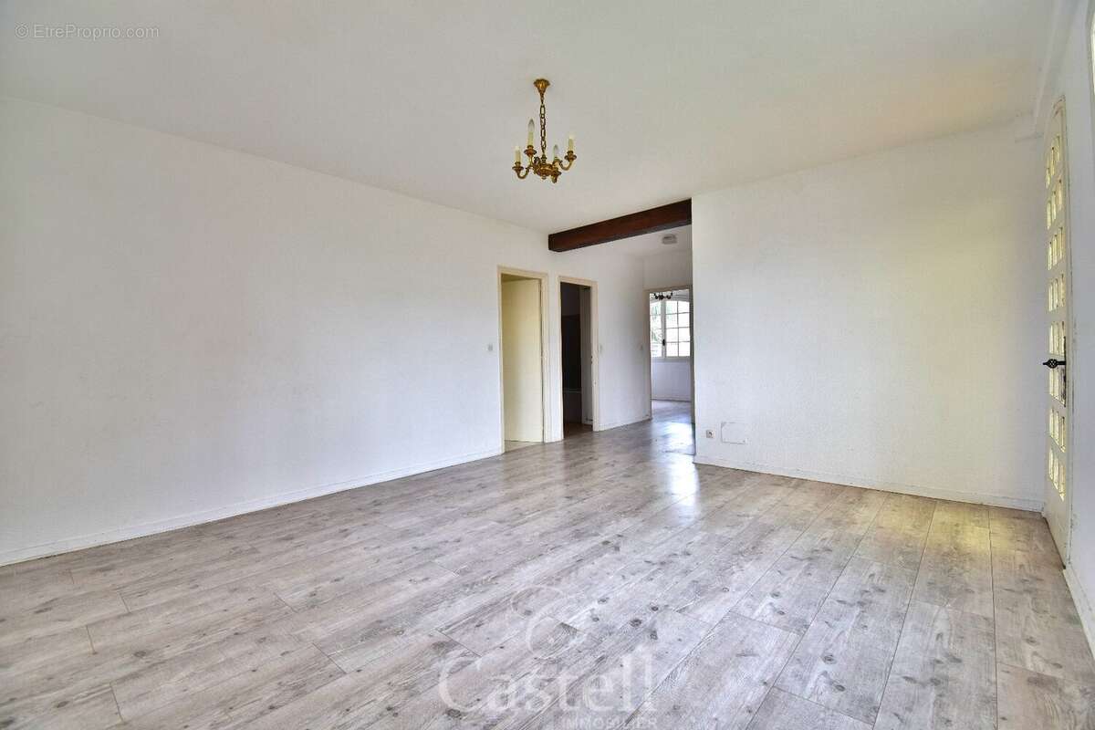 *** Maison "8 pièces" avec T3 indépendant, piscine et vue dégagée sur l'Hérault *** - photo 15