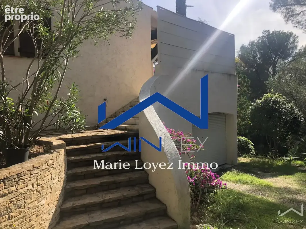 Maison à CEYRESTE