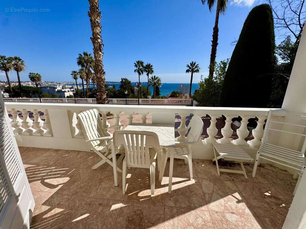 Appartement à VALLAURIS