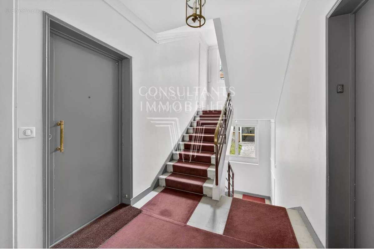 Appartement à NEUILLY-SUR-SEINE