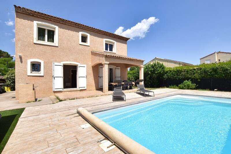 Villa familiale avec piscine et garage - photo 16