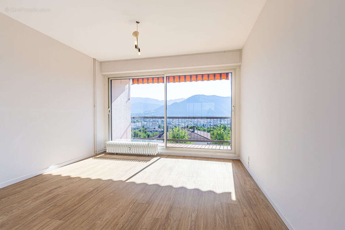 Laforet immobilier - exclusivite - "aubepine" - annecy - cran-gevrier - appartement traversant t4 de  81.79m2 - balcon - loggia  - photo 5