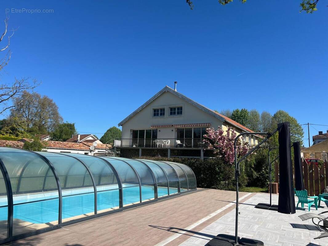 Photo 1 - Maison à SAINT-JEAN-D'ANGELY