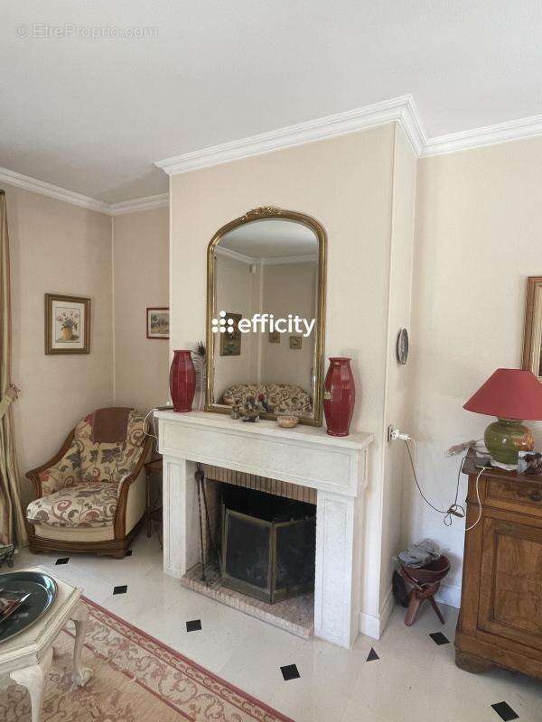 Maison à FONTAINE-LE-PORT