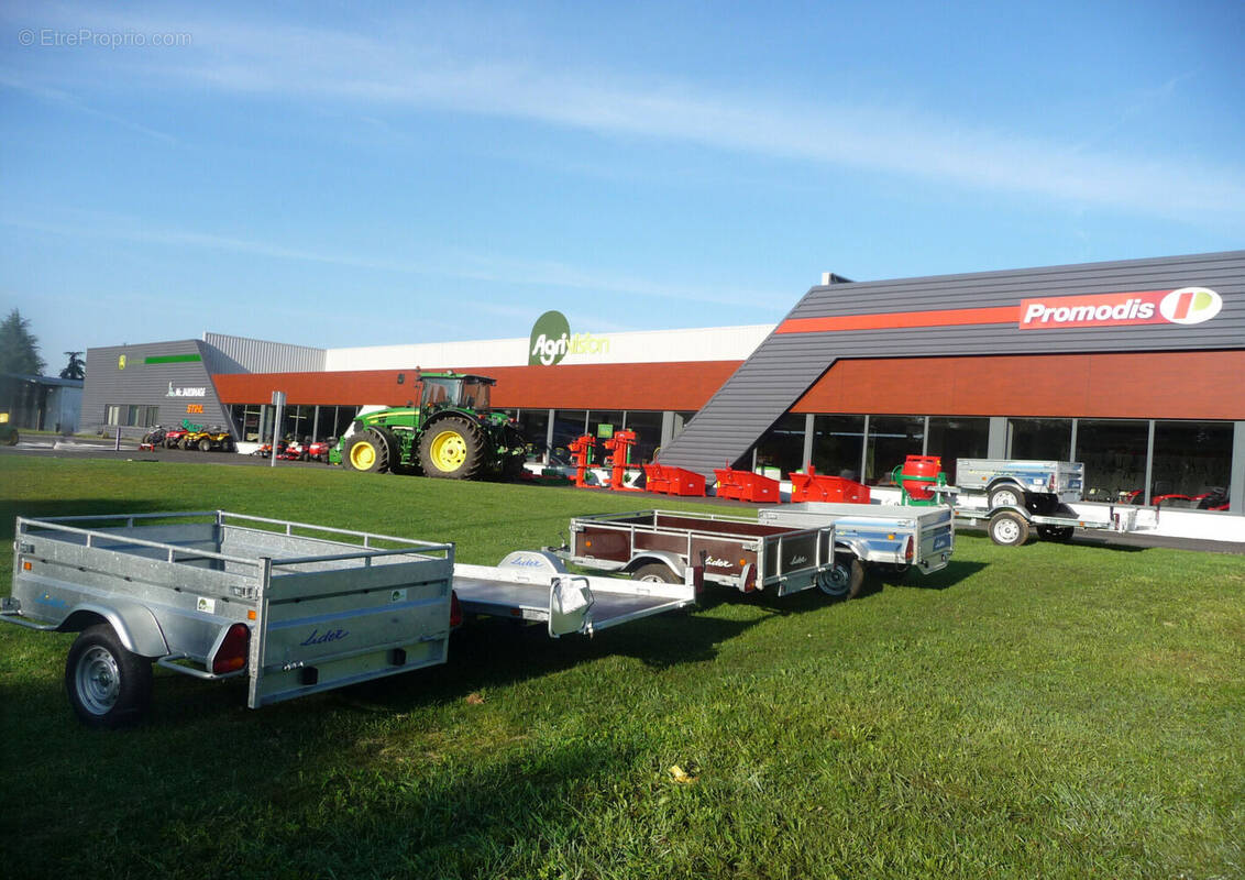 Photo 1 - Commerce à LONS