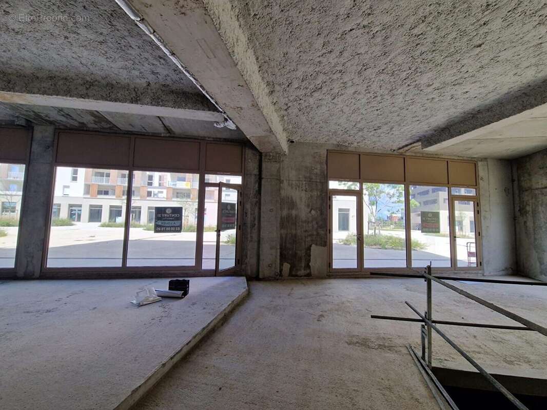 Commerce à FLEURY-SUR-ORNE