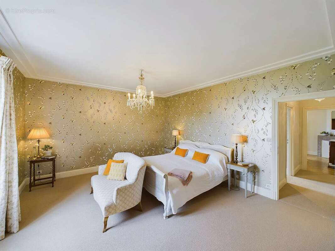 Maison à CAHUZAC-SUR-VERE