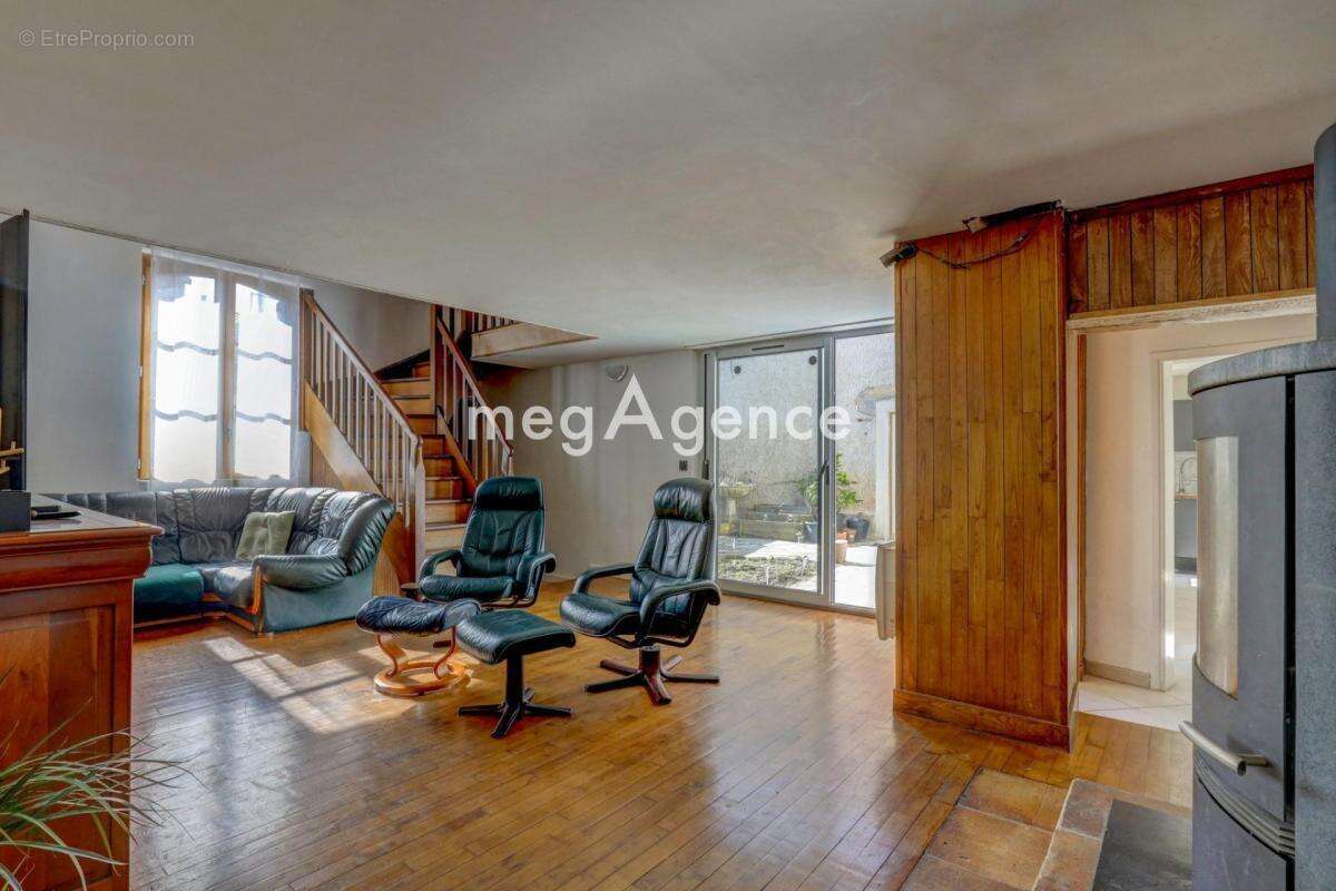 Maison à LESCURE-D'ALBIGEOIS