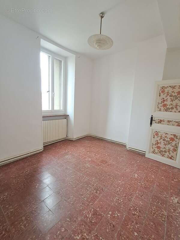 Charme, authenticité et 204 m² de potentiel à Pennautier ! - photo 9