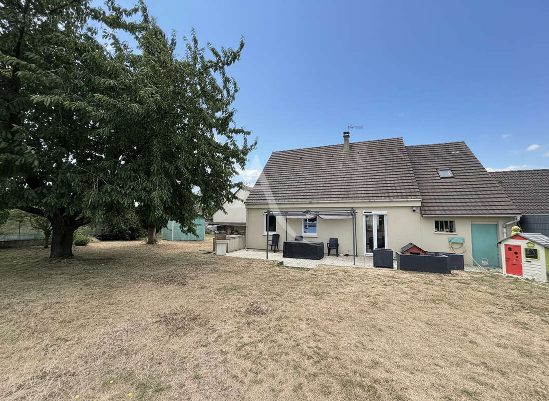 À vendre - maison spacieuse de 7 pièces à Oissery - photo 8
