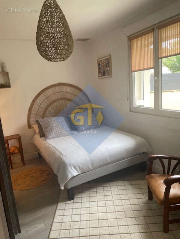 Maison à LAUDUN-L'ARDOISE