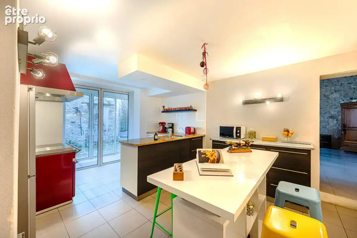 Propriété entièrement rénovée  au coeur du village - photo 10