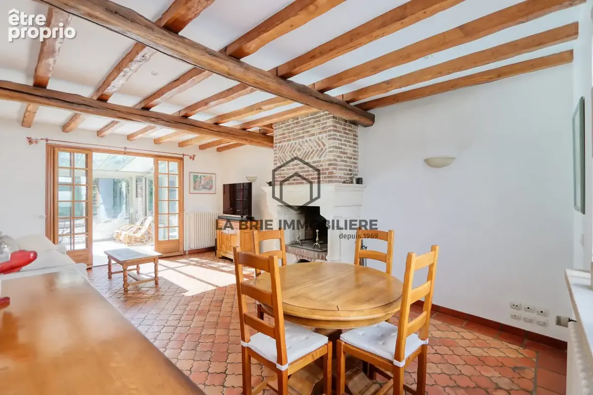 Maison 7 pièces 197 m² à vendre à Villecresnes (94440) - photo 2