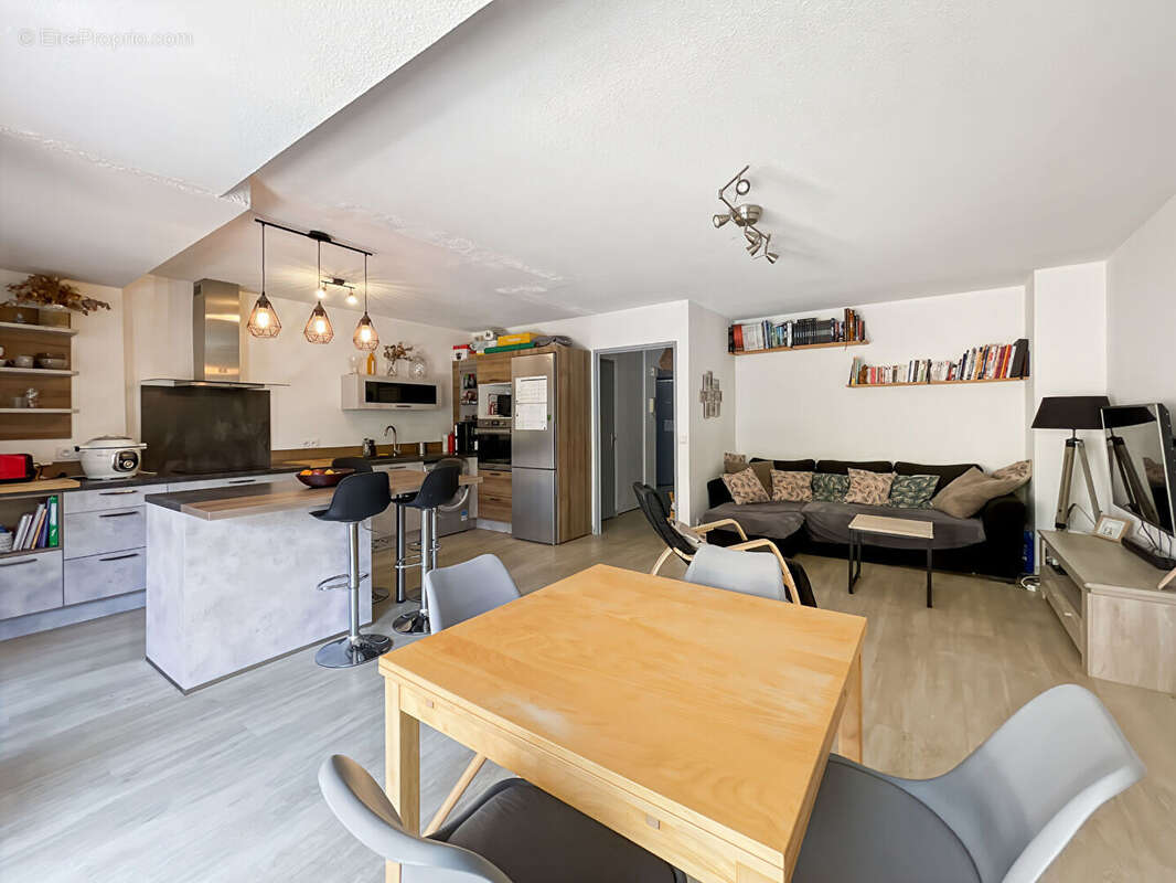 Appartement à MOUANS-SARTOUX