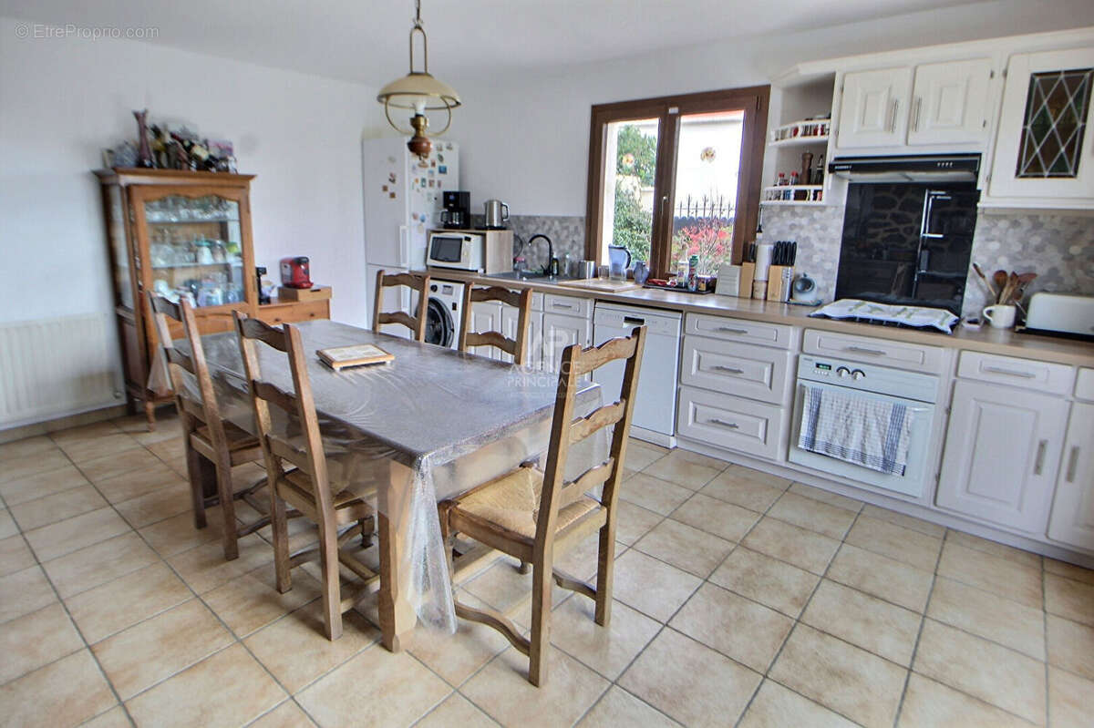 Maison meulière à Chanteloup Les Vignes en limite d'Andrèsy - photo 5