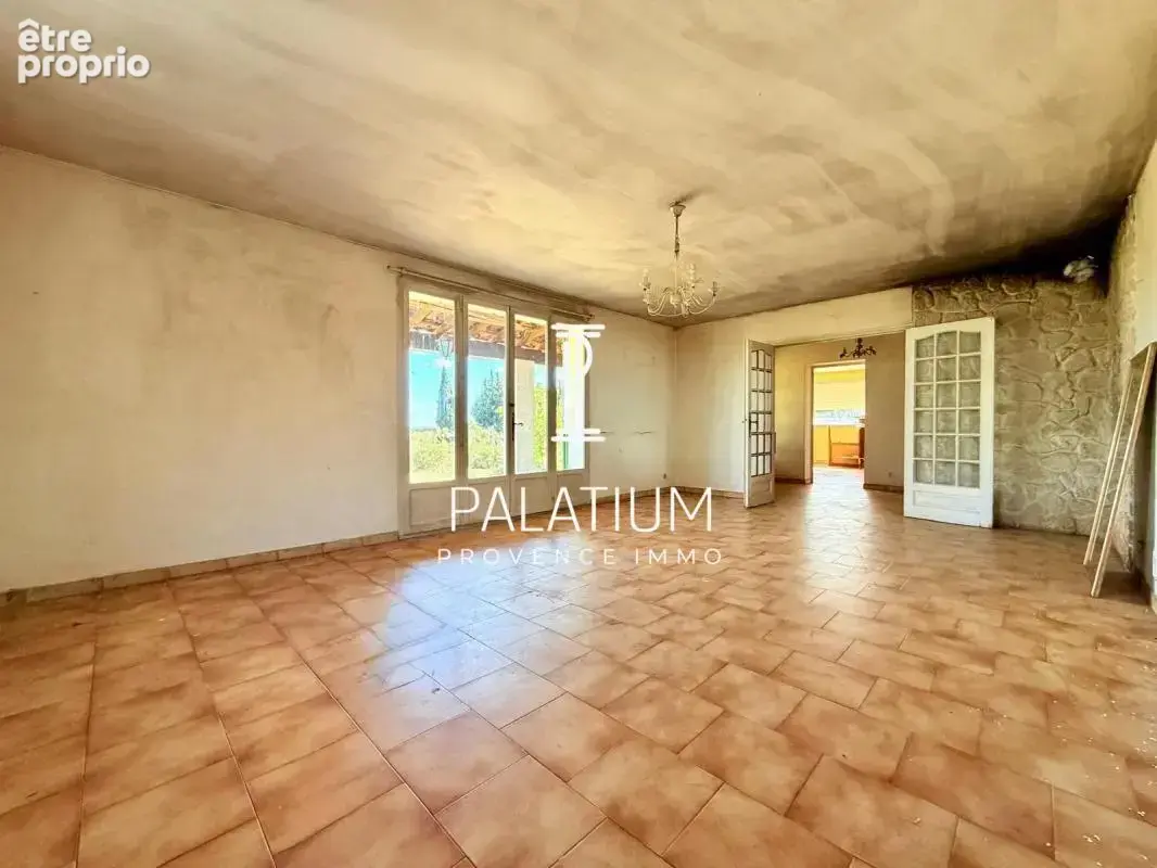 Villa traditionnelle de plain-pied de 155 m² – Au pied des collines de Pélissanne - photo 4