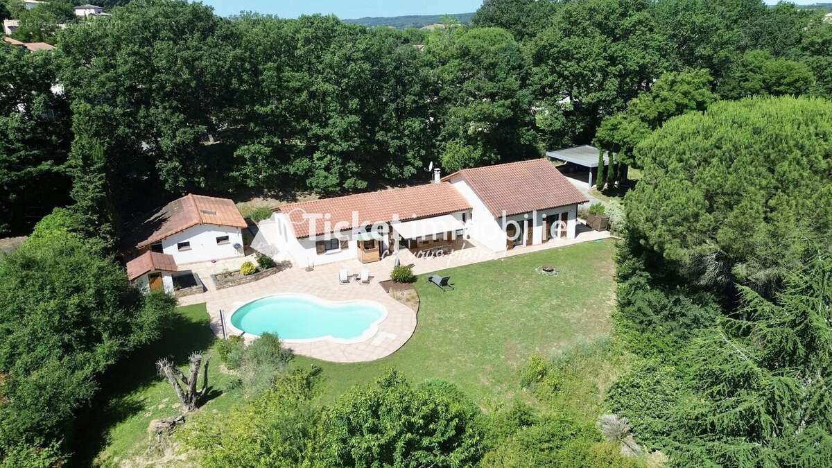 Maison à MONTAIGUT-SUR-SAVE