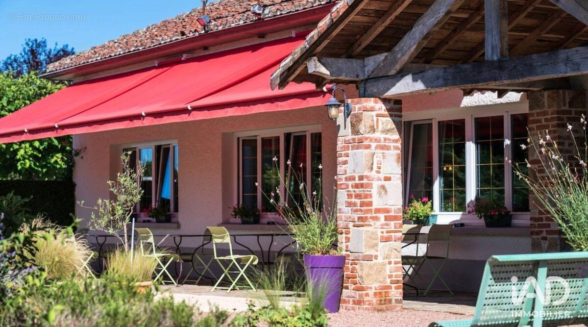 Photo 1 - Commerce à SEREILHAC