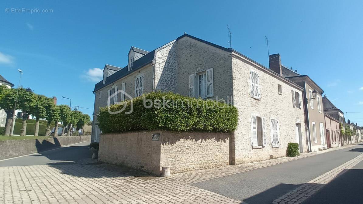 Maison à AVARAY