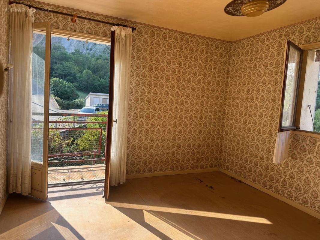 Maison 140 m² à Ussat  - photo 3