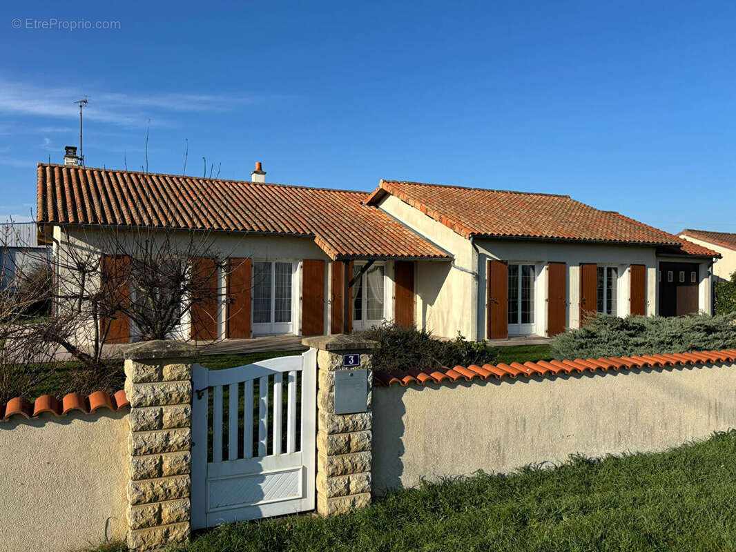 Maison à SAINT-PIERRE-D'EXIDEUIL