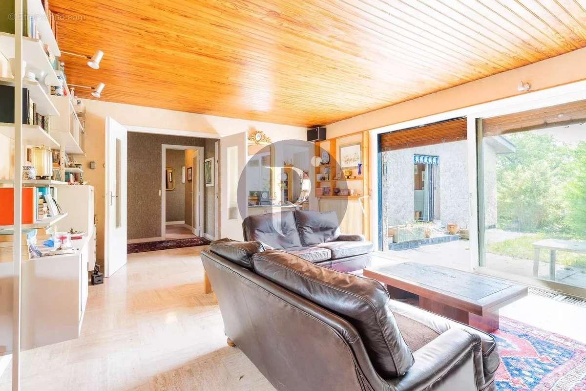 Maison à VERRIERES-LE-BUISSON