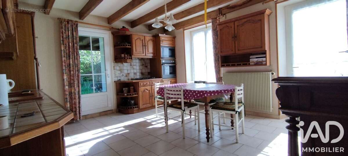 Maison 163 m² à Saint-Georges-De-Longuepierre  - photo 5