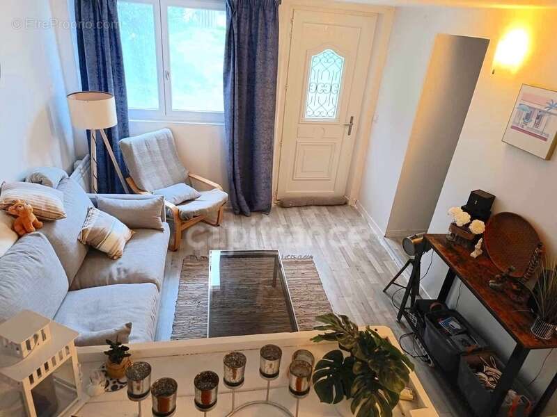 Maison à LES BORDES