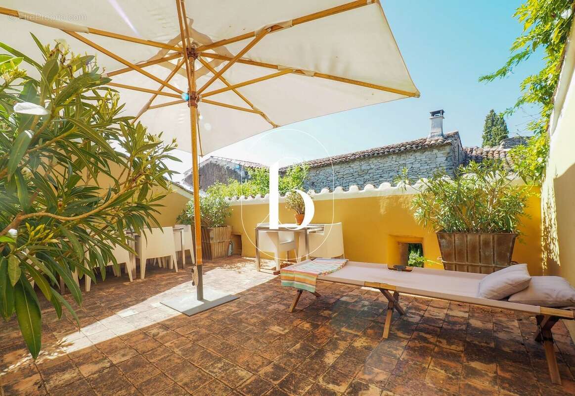Maison à LUSSAN