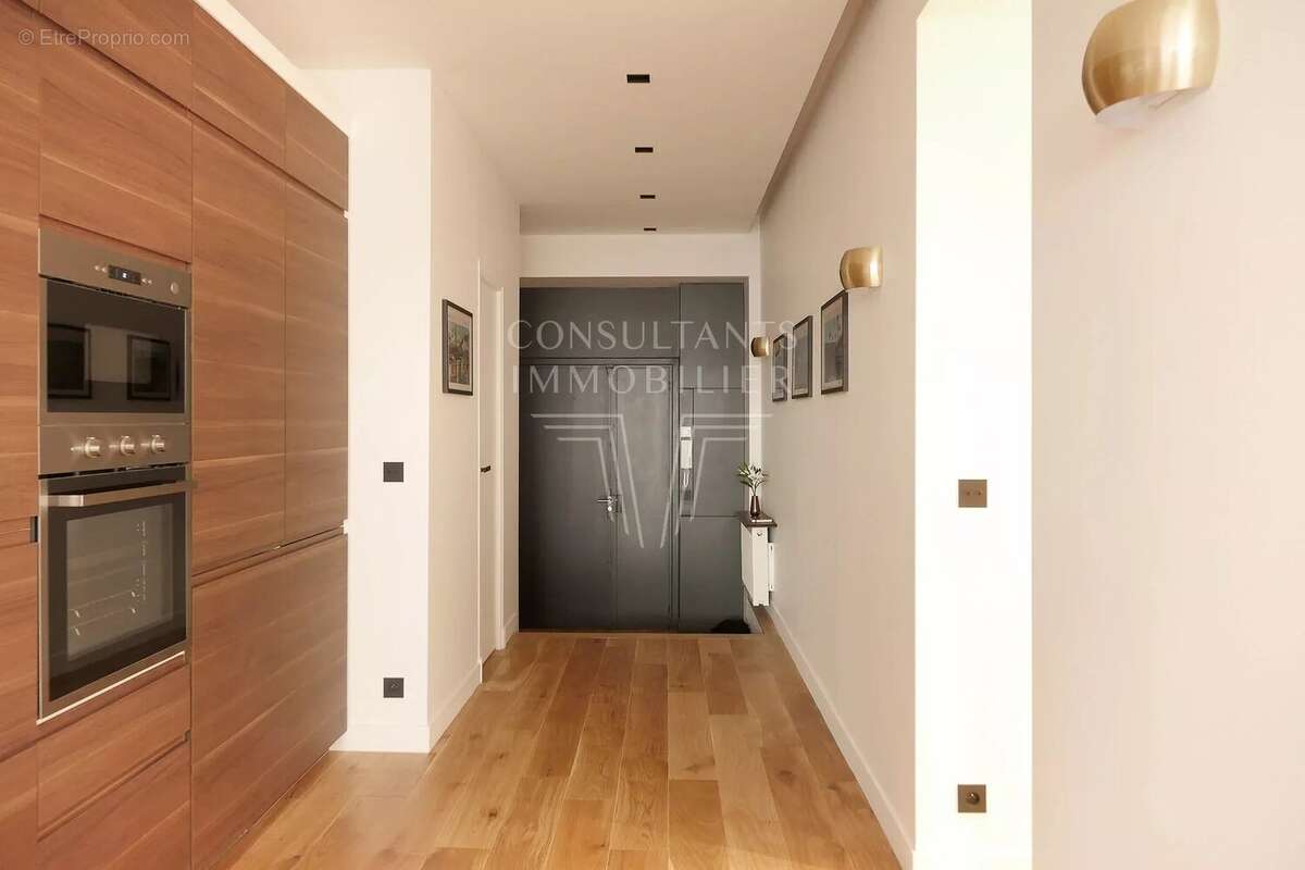 Appartement à PARIS-16E