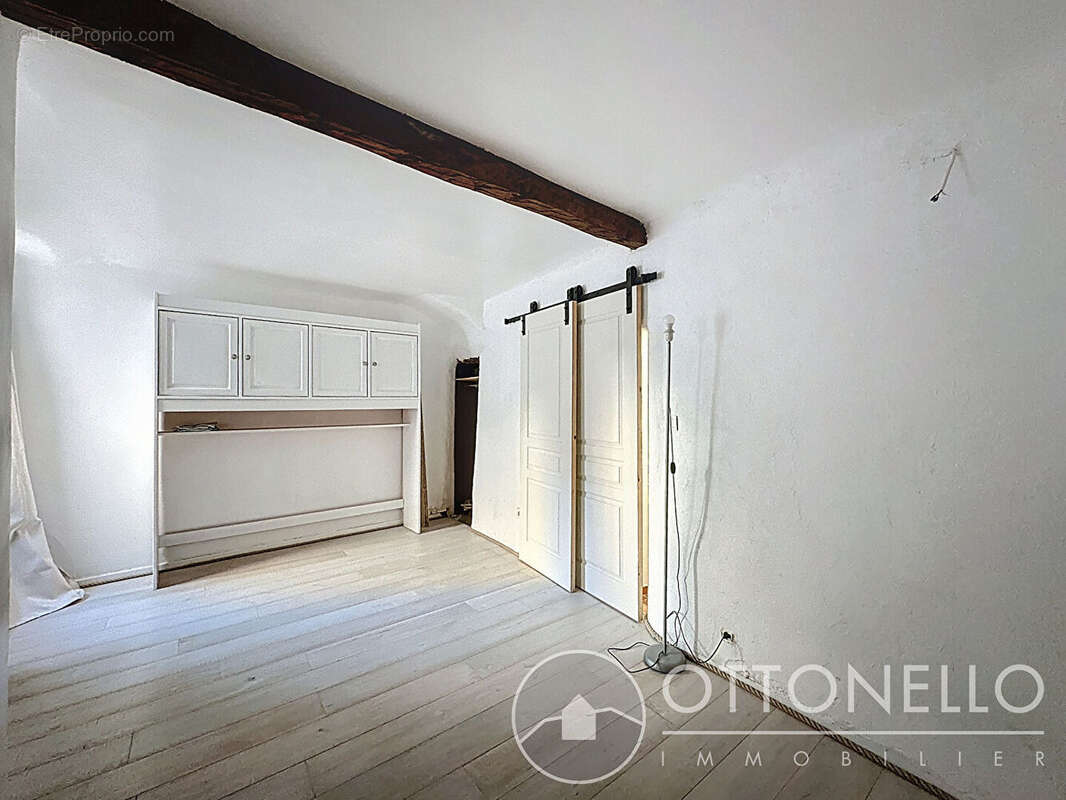 Appartement à ROQUEBRUNE-SUR-ARGENS