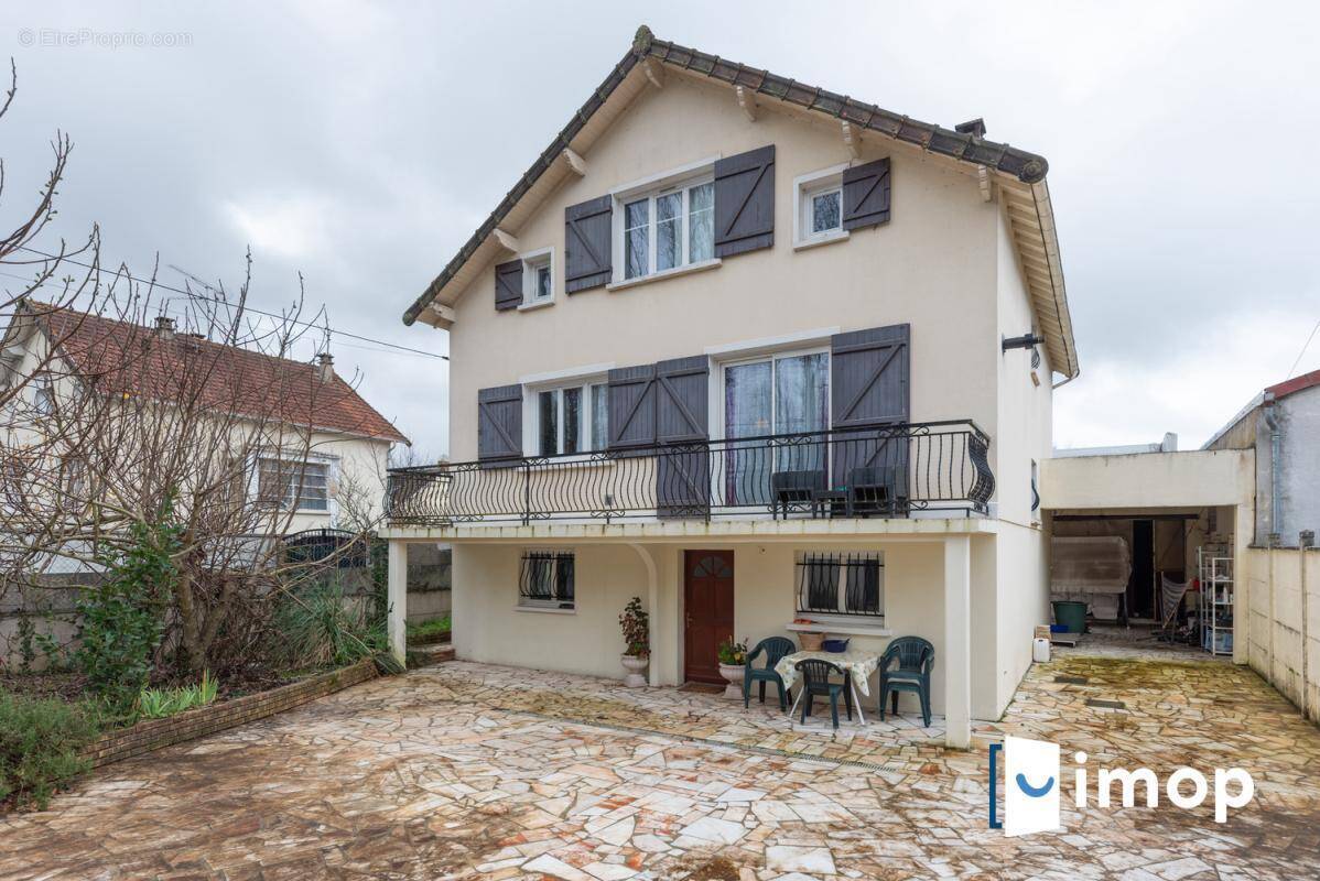 Maison à DAMMARIE-LES-LYS