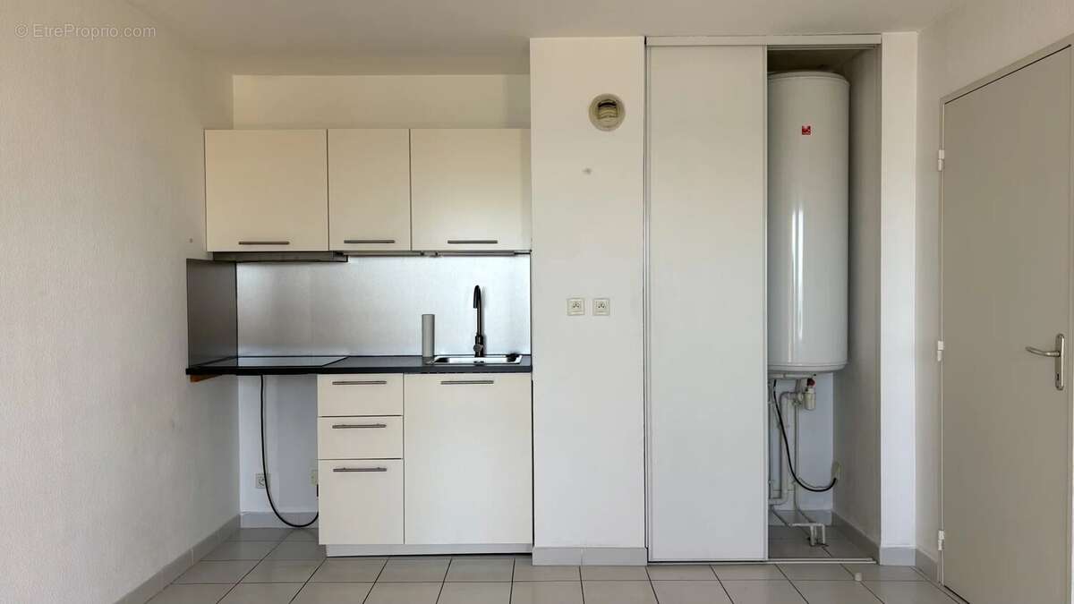 T2 Vue mer - Terrasse - Plein Sud - Parking - Emplacement rare - Port-de-Bouc Plaisance - photo 3