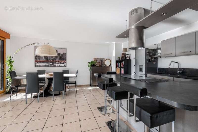 Appartement à COLLONGES-AU-MONT-D'OR