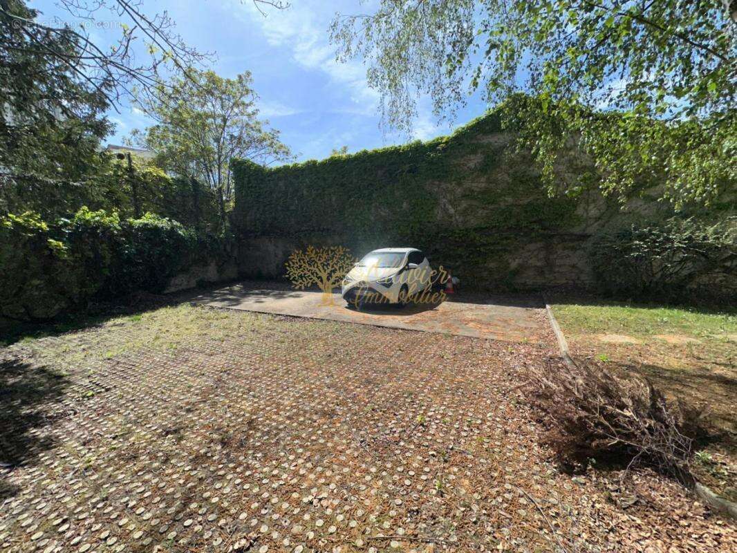 Appartement à SAINT-MAUR-DES-FOSSES