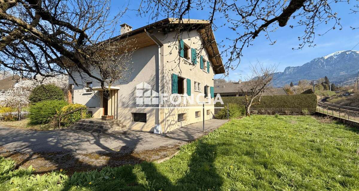 Maison à LA ROCHE-SUR-FORON
