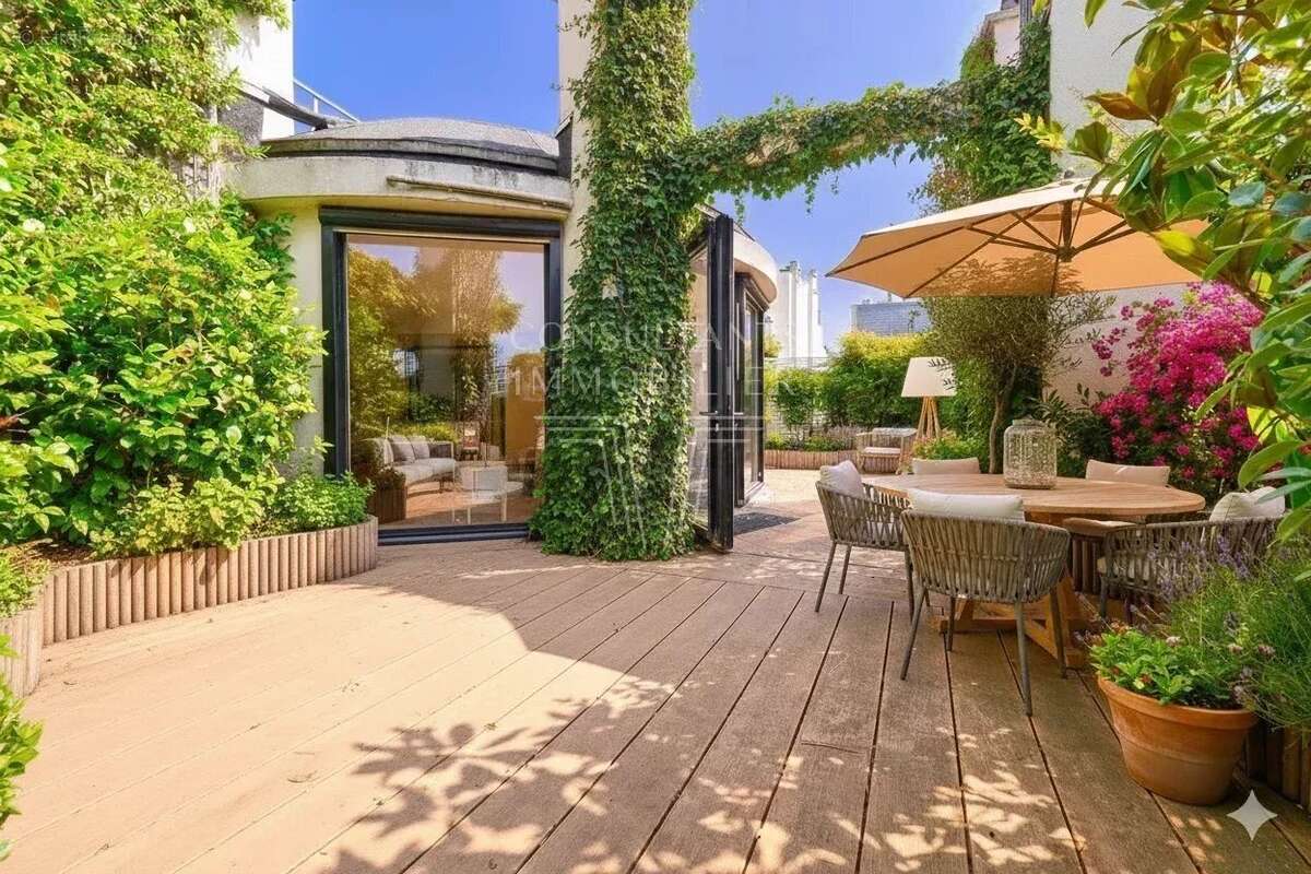 Appartement à PARIS-16E
