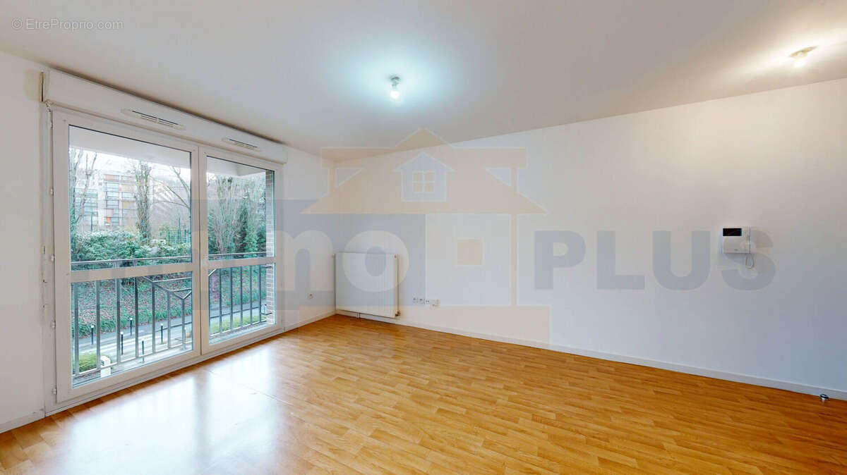 Appartement à FONTENAY-LE-FLEURY