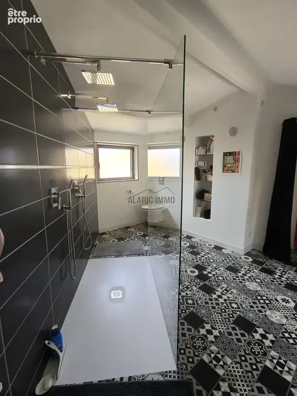 Superbe maison de charme avec double garage, terrasses, cave à vin... - photo 29