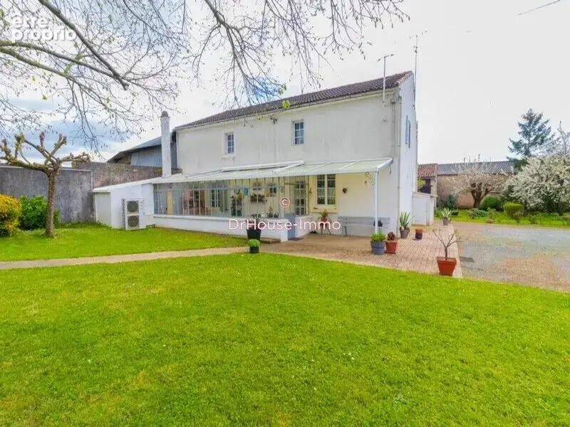 Maison à NALLIERS