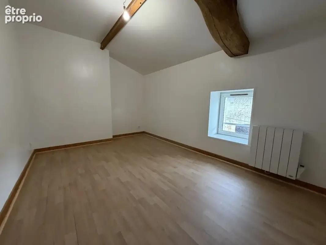 Maison de ville ancienne rénovée avec cachet et dépendance - photo 8