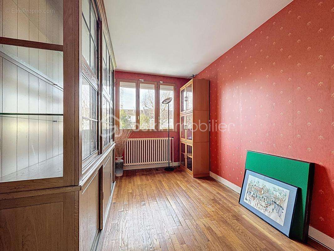 Maison familiale 11 pièces – Terrasse & jardin Ouest – 7 chambres + bureau – Garage - photo 11