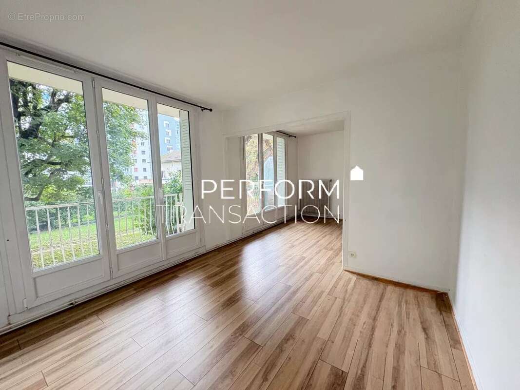 Appartement à SAINT-MARTIN-D&#039;HERES